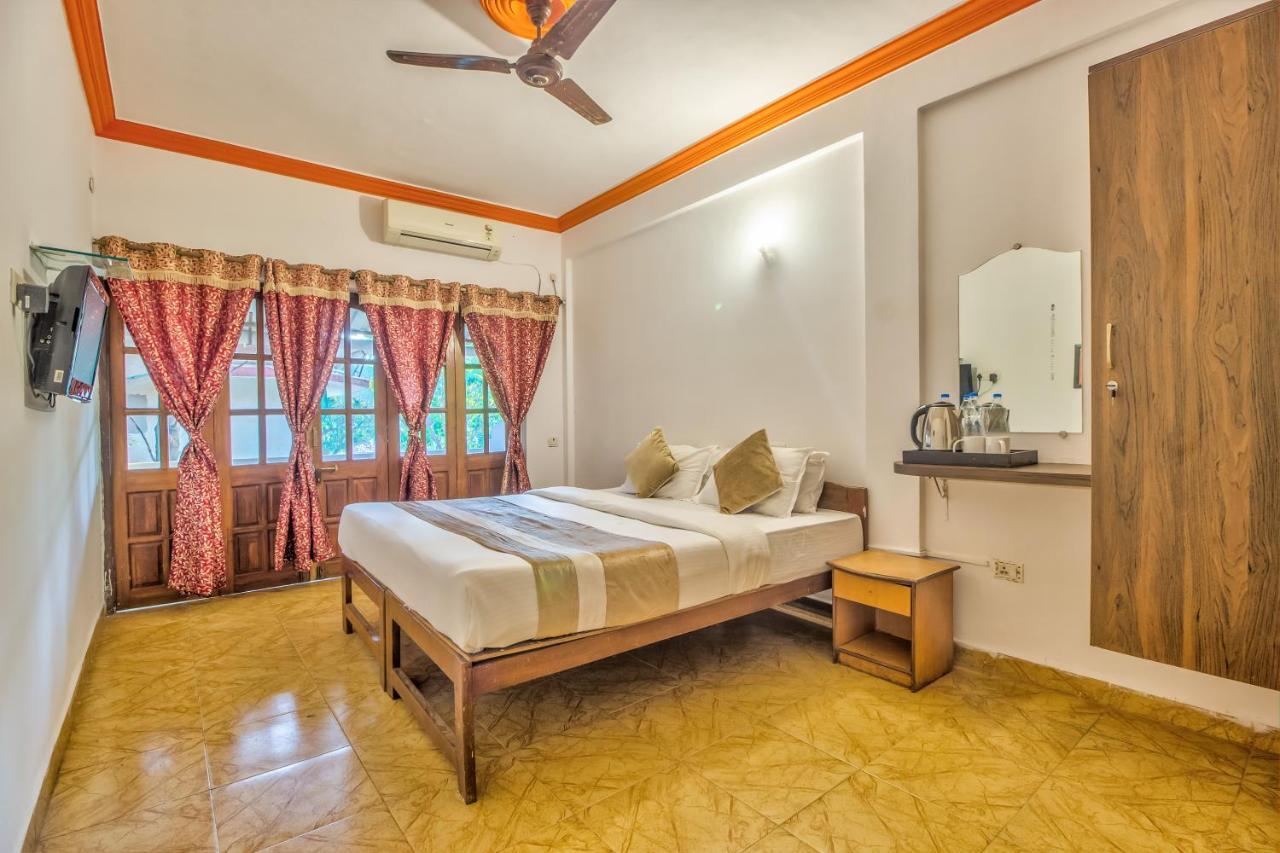 The Village Beach Resort Baga Buitenkant foto