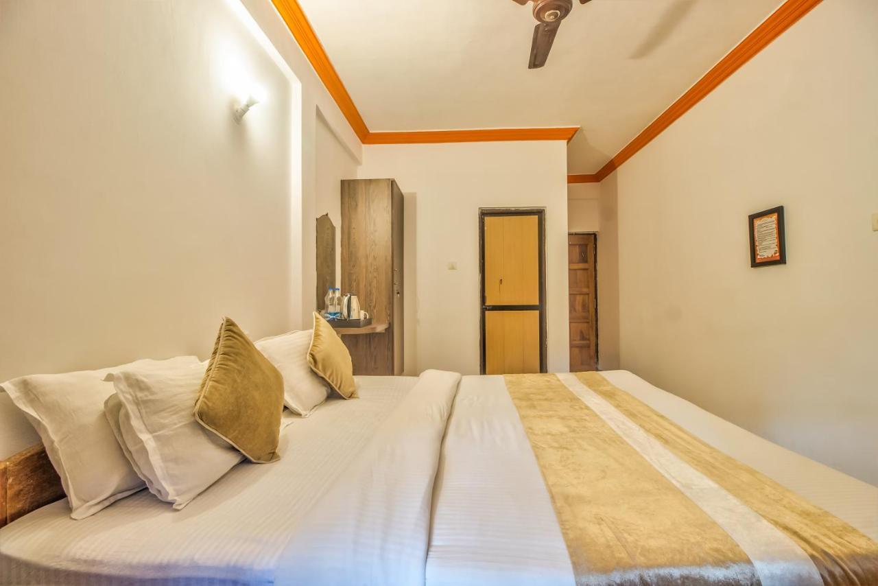The Village Beach Resort Baga Buitenkant foto
