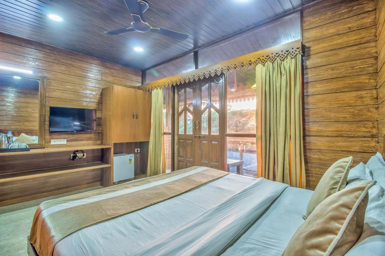 The Village Beach Resort Baga Buitenkant foto