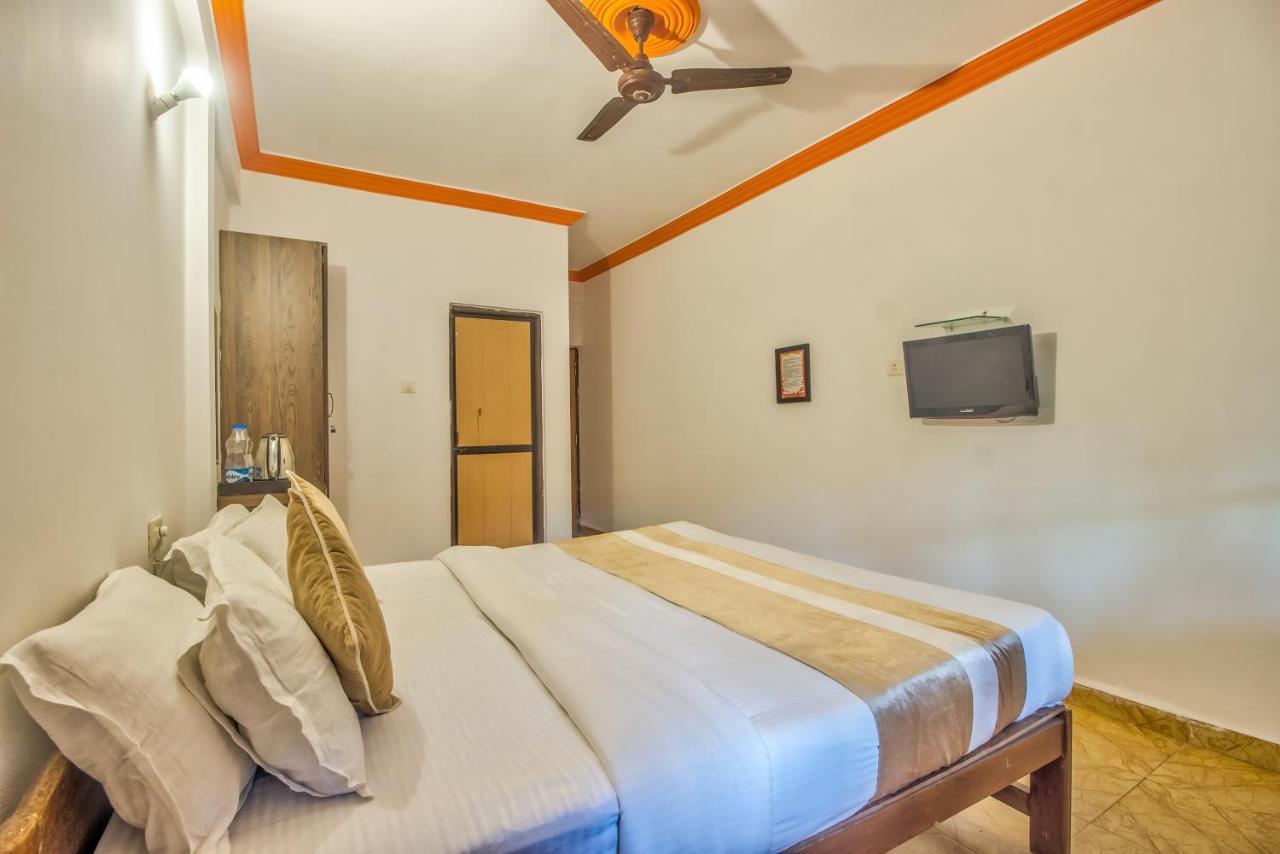The Village Beach Resort Baga Buitenkant foto